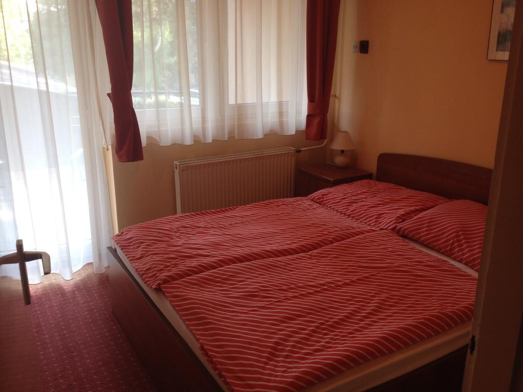 Hotel Family Balatonföldvár Pokój zdjęcie