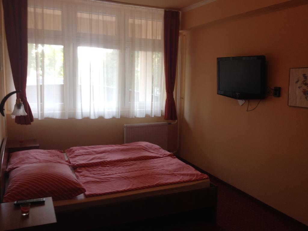 Hotel Family Balatonföldvár Pokój zdjęcie