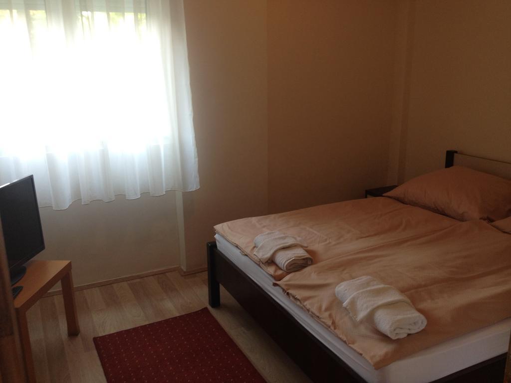 Hotel Family Balatonföldvár Pokój zdjęcie