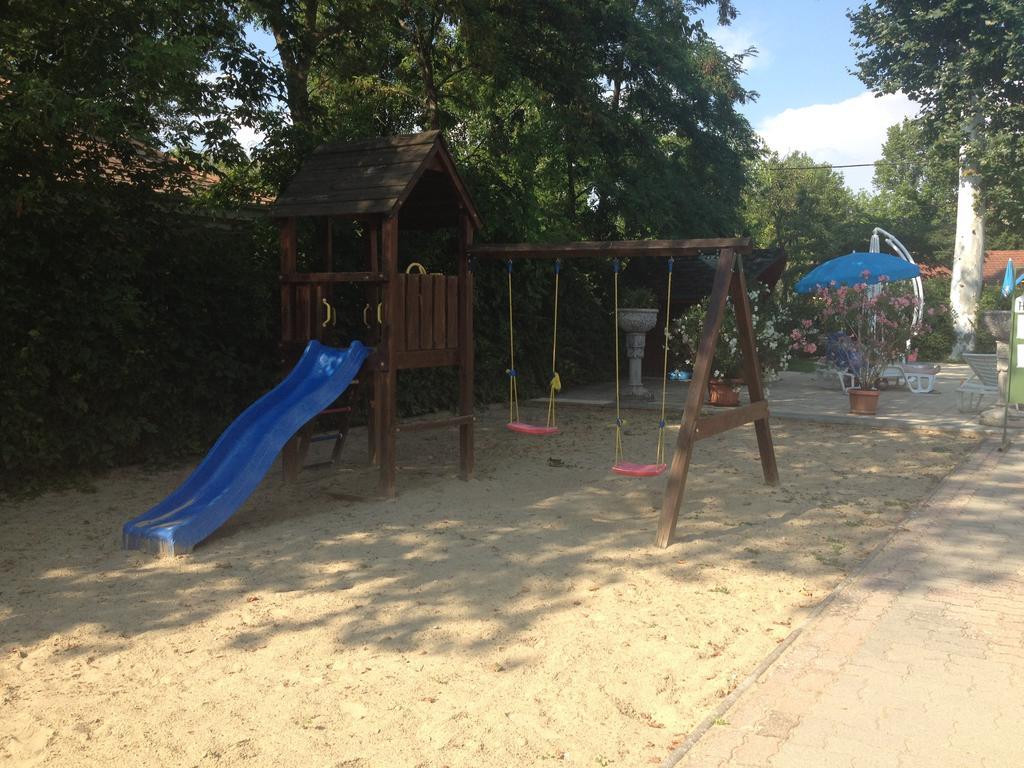 Hotel Family Balatonföldvár Zewnętrze zdjęcie